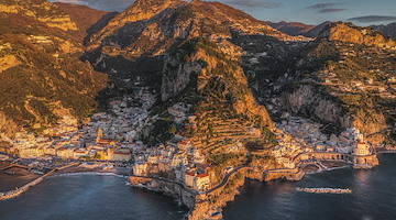 The first ways of morning light ignite Amalfi, Atrani and the magic of the coast