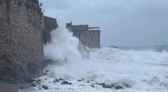 Yellow weather alert for Campania: heavy rain, strong winds, and risk of hydrogeological instability